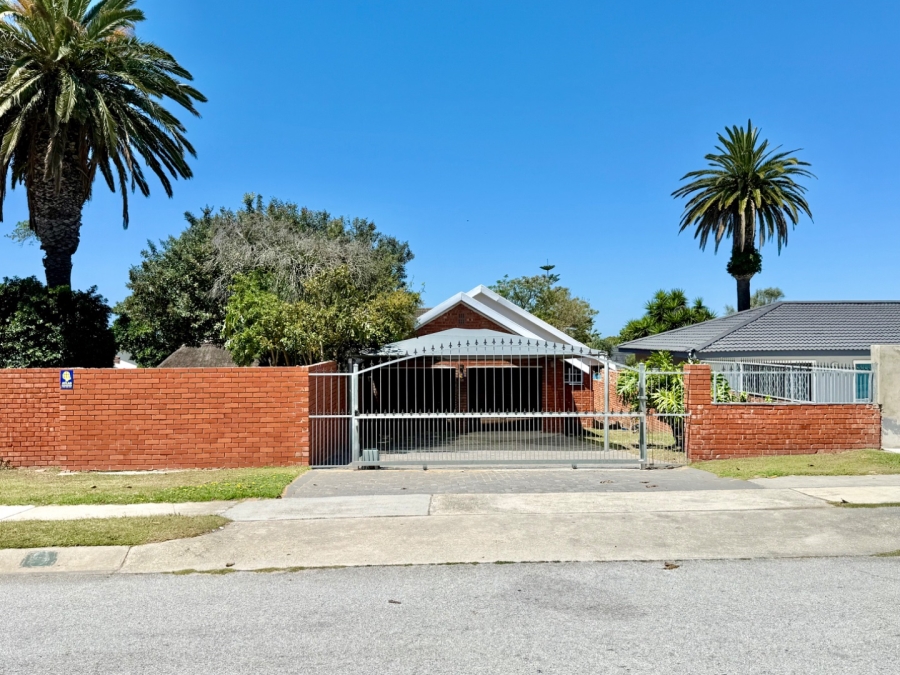 5 Bedroom Property for Sale in Bluewater Bay Eastern Cape